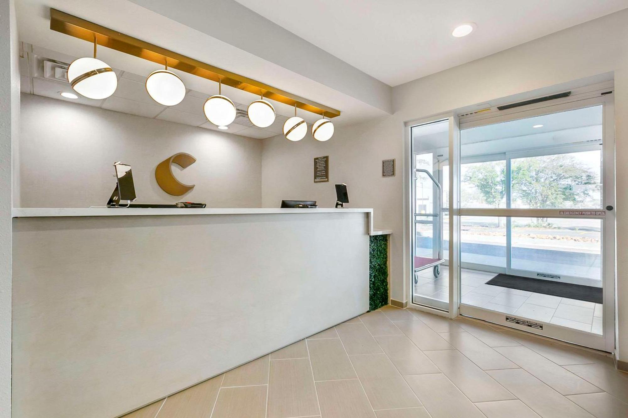 Comfort & Hotel Houma